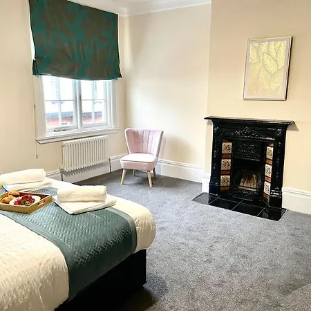 Dom wakacyjny Minster House- Free Parking *
