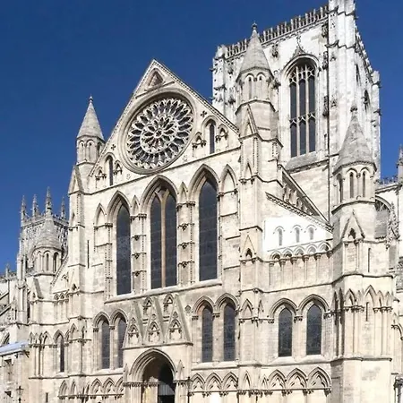 Сasa de vacaciones Minster House- Free Parking