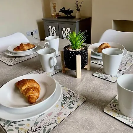Minster House- Free Parking Holiday home York