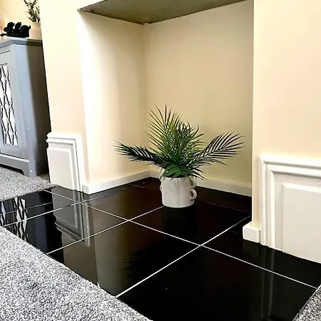 Minster House- Free Parking